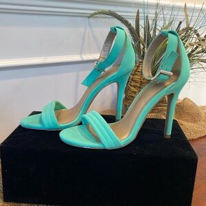 Shoe Republic La  Emily Mint heels size 6